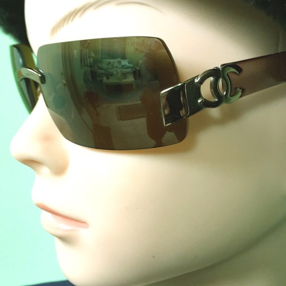Chanel Brown Sunglasses w/ Case AUTHENTICATED main image 13